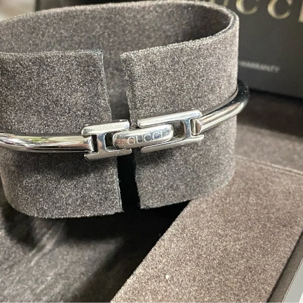 Auth Gucci 1900L Watch‎ Sapphire Crystal Silvertone Swiss Made Water Resistant